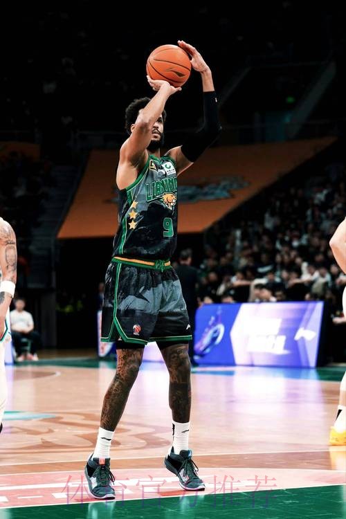 威尔斯出战17分钟,投篮10中5、三分3中0得到13分1助攻2抢断 威尔斯出战17分钟,投篮10中5、三分3中0得到13分1助攻2抢断